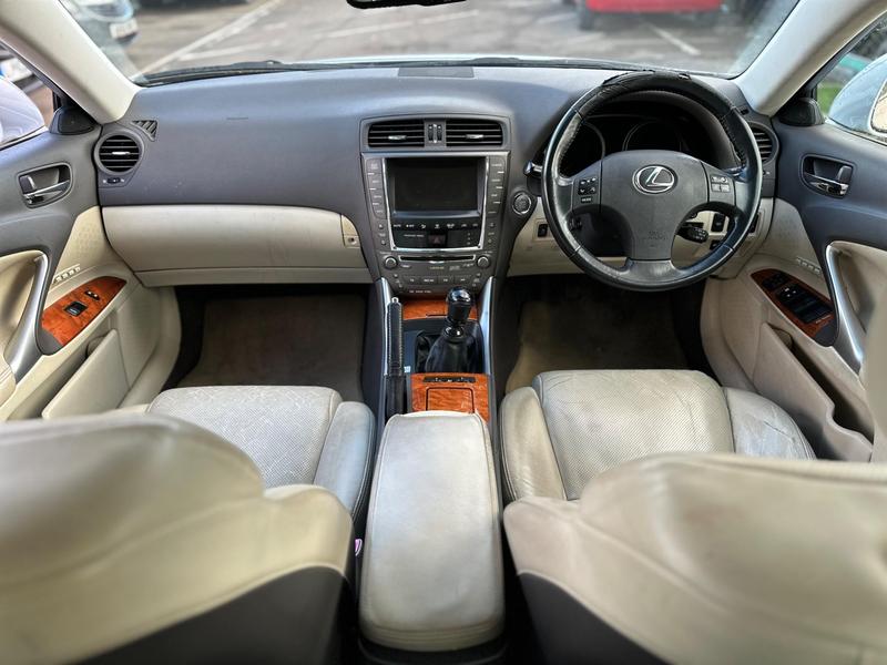 Lexus IS